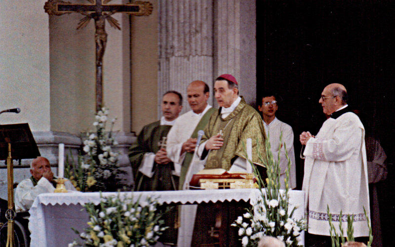 S. Messa celebrata dal Vescovo mons. Mario Vigilio Olmi, in attesa del Santo Padre.