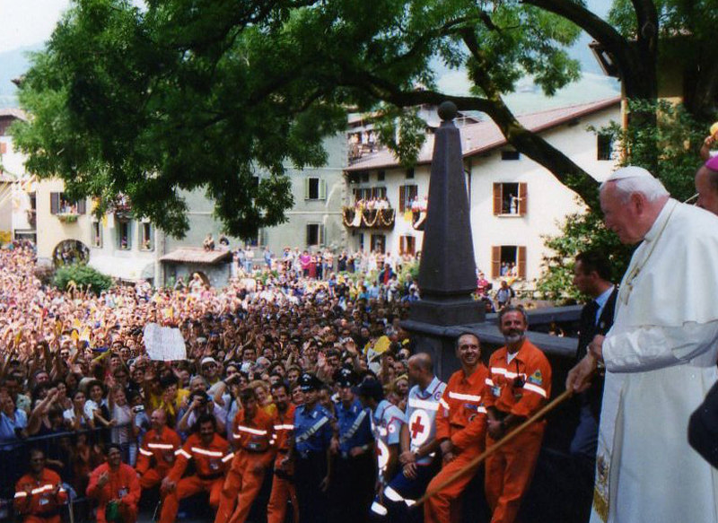 Mai vista la piazza così piena di gente.