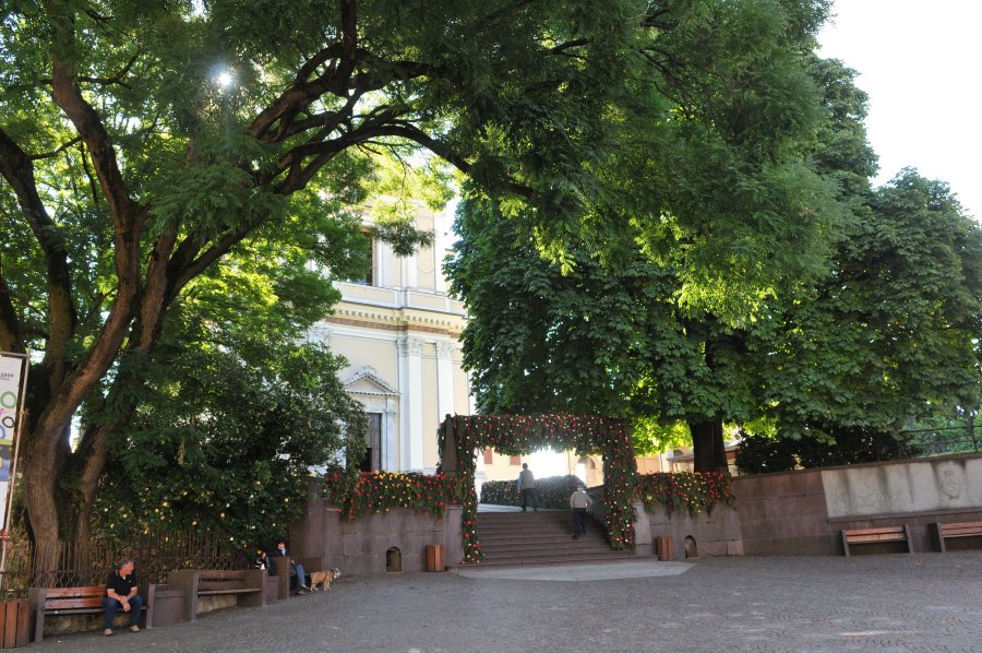 2009: addobbi per la Festa di San Giovanni Battista