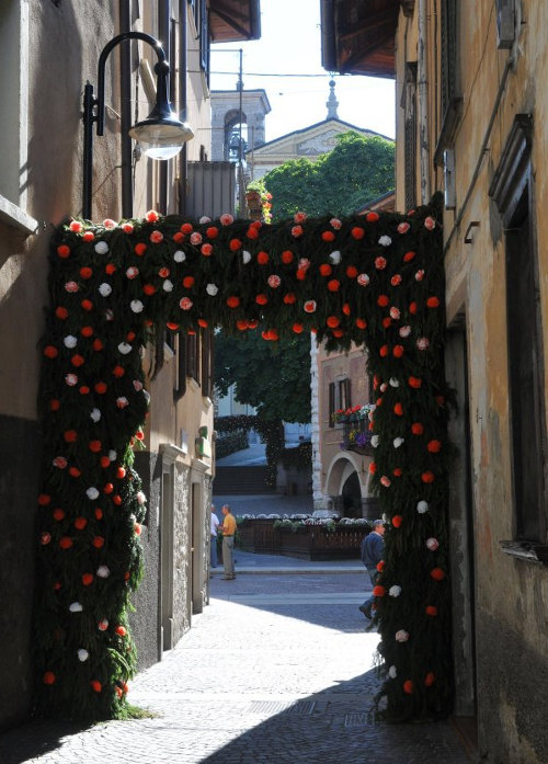 2009: addobbi per la Festa di San Giovanni Battista