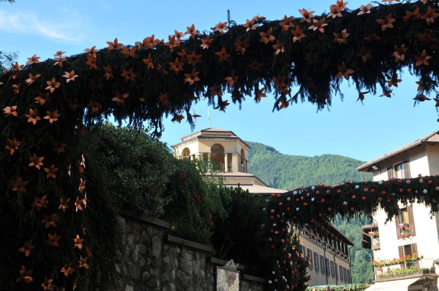 2009: addobbi per la Festa di San Giovanni Battista