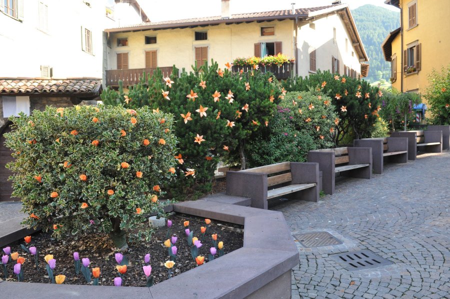 2009: addobbi per la Festa di San Giovanni Battista