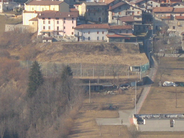 C'è anche un campo di calcio