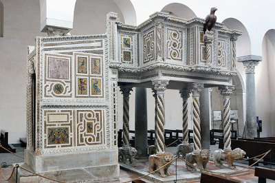 Luoghi e segni della liturgia: L’AMBONE