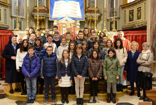 Domenica 16 dicembre hanno ricevuto CRESIMA ed EUCARISTIA