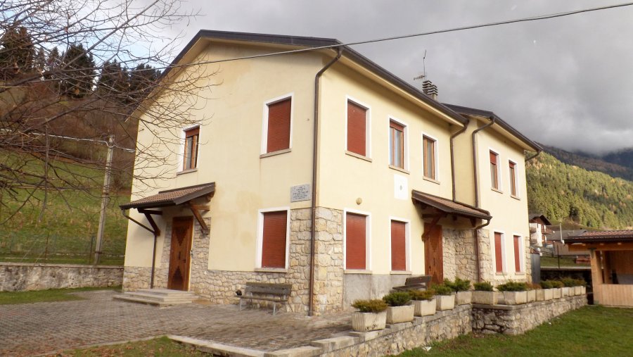 Una casa per accogliere gruppi nell'abitato di Paline a 6 Km. da Borno (BS).