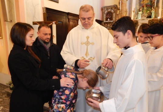Battesimo di una non troppo infante a Lozio.