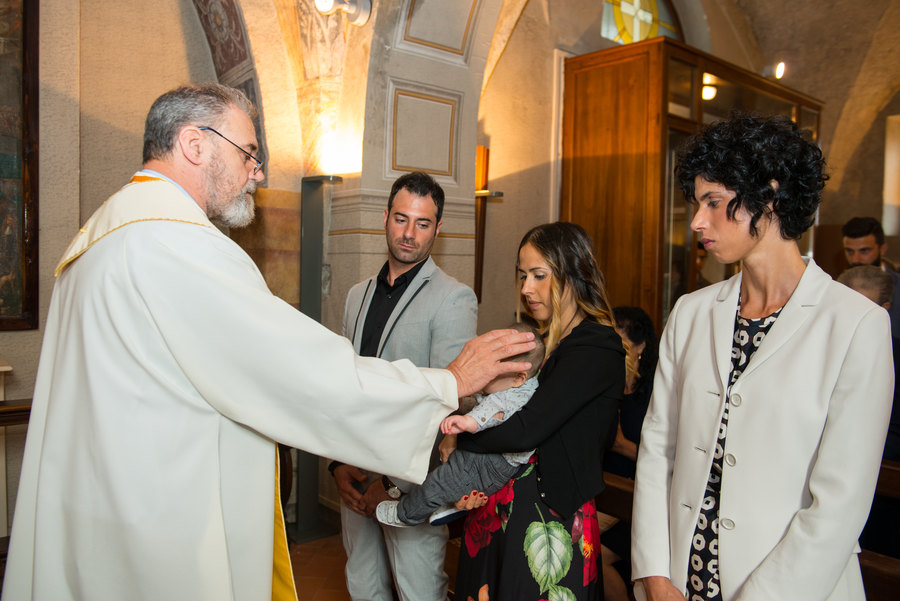 Battesimo nella chiesetta di S. Antonio.