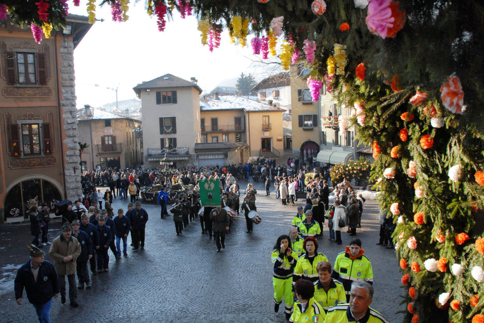 In festa per l'arrivo di don Francesco.