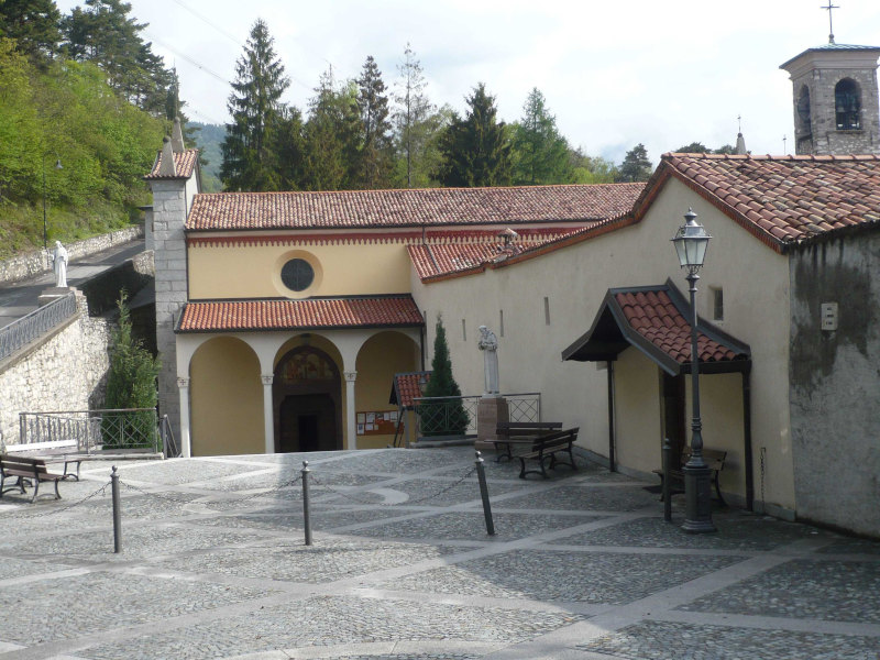 SANTUARIO SS. ANNUNCIATA - Pur trovandosi nel Comune di Pianborno, anche questo antico Convento Francescano (XV secolo) fa parte della nostra Parrocchia. maggiori questa pagina.