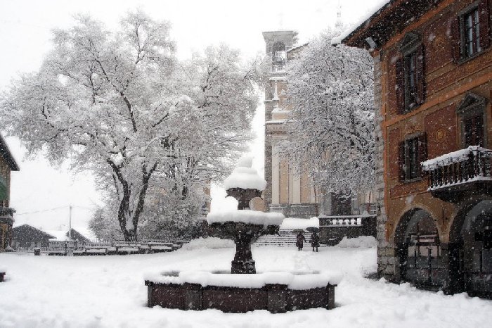 Borno: la piazza con la neve